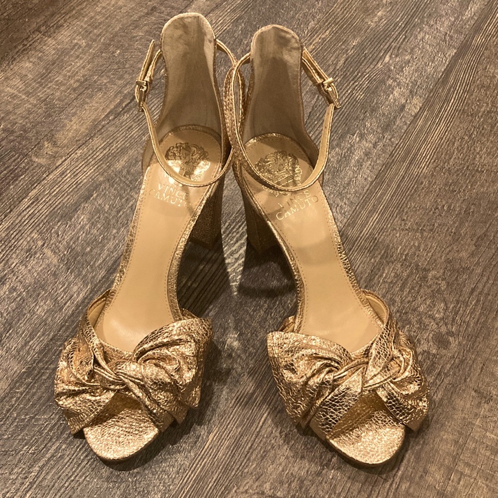 NWT: Vince Camuto Rose Gold Heels